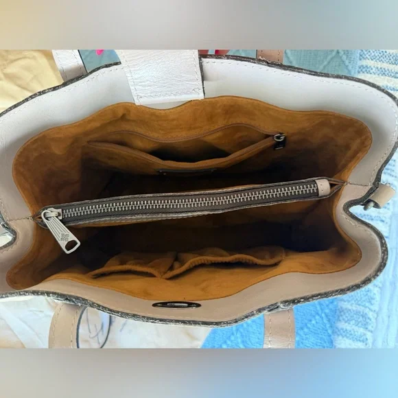 Stone Patricia Nash Darby crossbody - Picture 6 of 6